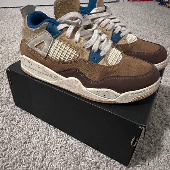 Jordan 4s - Picture 3 of 4